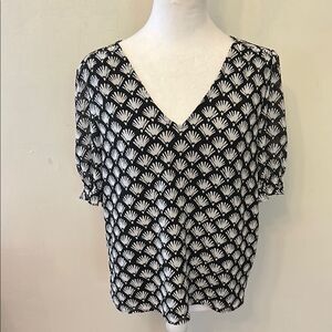 J. Crew Black and White Patterned short sleeve blouse Size S EUC